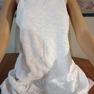 Arianna Papell white crochet sleeveless top. Size: L